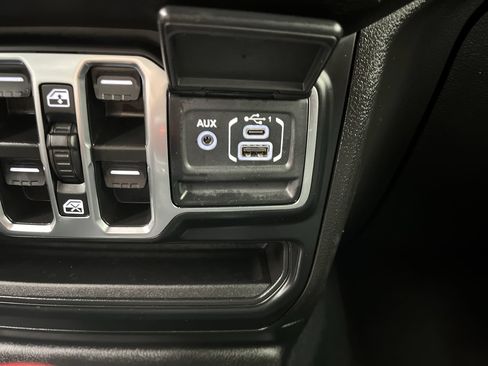 Used 2024 Jeep Wrangler Unlimited Sport AWD/4WD image 23