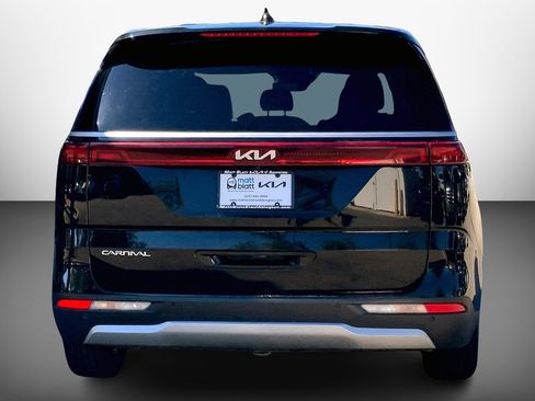 Used 2024 Kia Carnival LX image 6