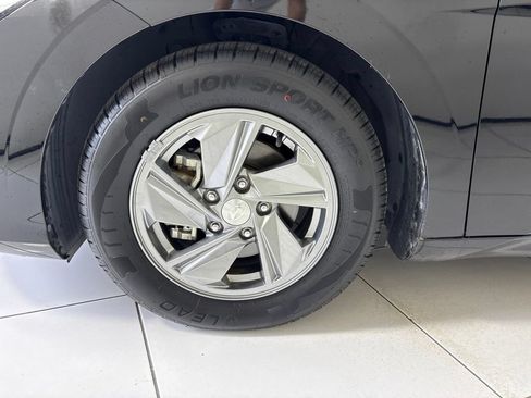 Used 2024 Hyundai Elantra SE FWD image 9