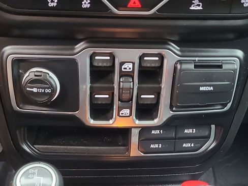 Used 2023 Jeep Wrangler Sahara w/ Cold Weather Group image 25