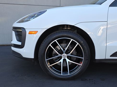 Used 2022 Porsche Macan AWD image 11