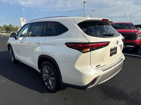Certified 2021 Toyota Highlander Platinum AWD/4WD image 10
