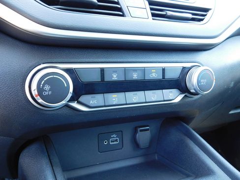 Used 2024 Nissan Altima 2.5 S FWD image 16