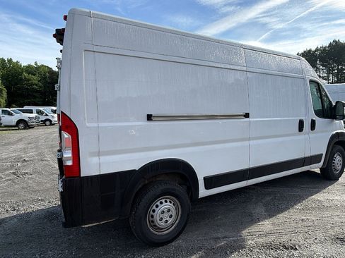 Used 2024 RAM ProMaster 2500 w/ Convenience Group FWD image 8