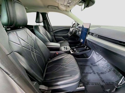 Used 2021 Ford Mustang Mach-E Select image 21