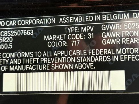 Used 2025 Volvo XC40 B5 Plus image 18