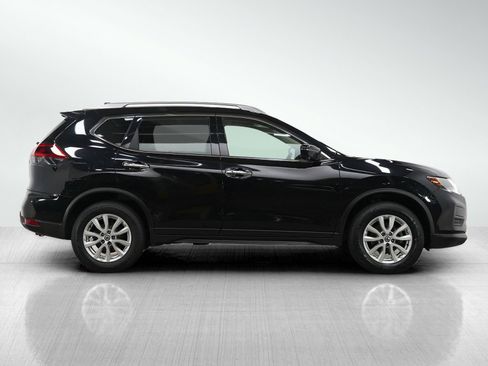 Used 2018 Nissan Rogue SV w/ Sun & Sound Touring Package image 6
