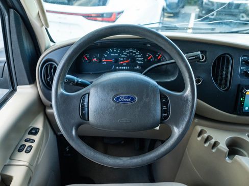 Used 2006 Ford E-350 and Econoline 350 XL RWD image 13