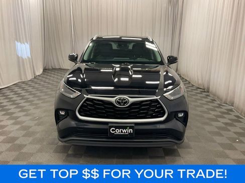 Used 2022 Toyota Highlander XLE AWD/4WD image 3