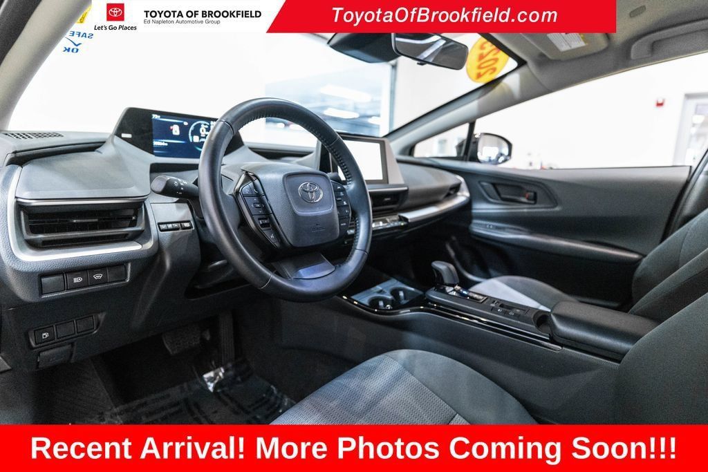 Used 2025 Toyota Prius LE FWD image 4
