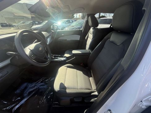 Used 2025 Chevrolet Trax LT image 24