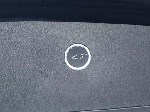 Used 2018 Tesla Model X P100D image 32