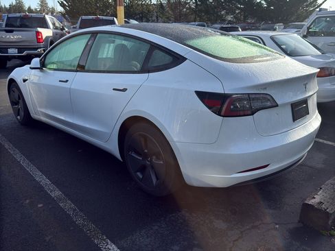 Used 2023 Tesla Model 3 Standard Range image 4