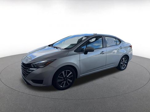Used 2025 Nissan Versa SV FWD image 4