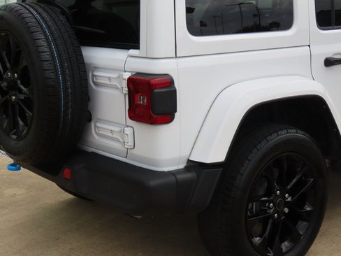 Used 2024 Jeep Wrangler Sahara w/ Safety Group image 12