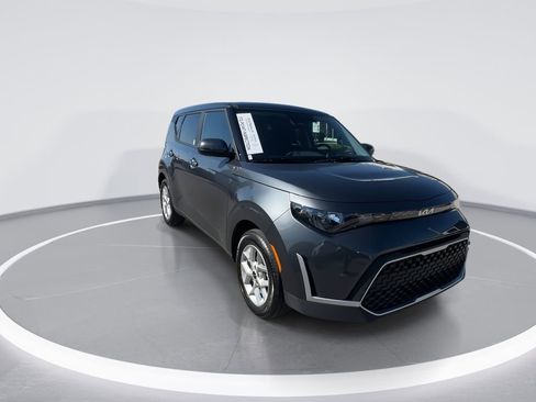 Used 2025 Kia Soul LX w/ LX Technology Package FWD image 2