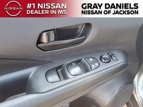 Used 2022 Nissan Kicks S FWD image 11