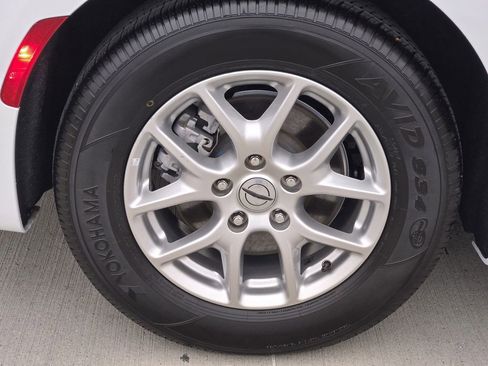 Used 2024 Chrysler Pacifica Touring image 10