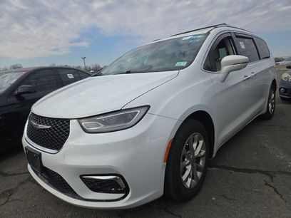 Used 2021 Chrysler Pacifica Touring-L w/ Premium & Safety Sphere Group