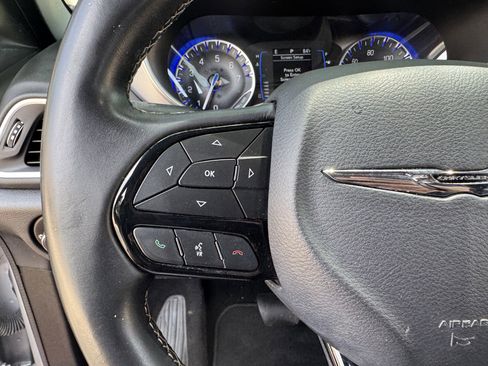 Used 2018 Chrysler Pacifica Touring Plus w/ S Appearance Package FWD image 24