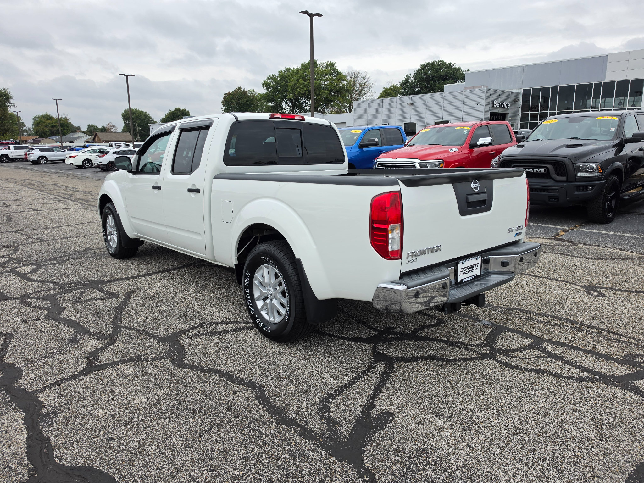 Used 2017 Nissan Frontier SV w/ SV Value Truck Package AWD/4WD image 8