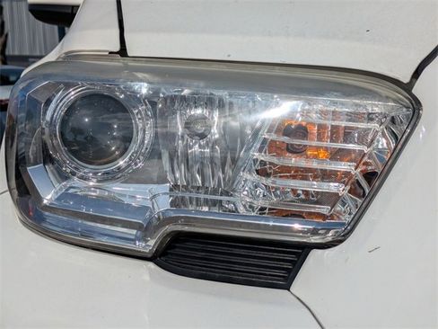 Used 2020 Toyota Tacoma SR5 image 9