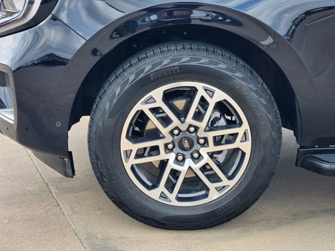 Used 2025 Ford Expedition Active image 10