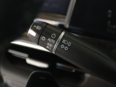 Certified 2022 Cadillac Escalade ESV Premium Luxury image 14