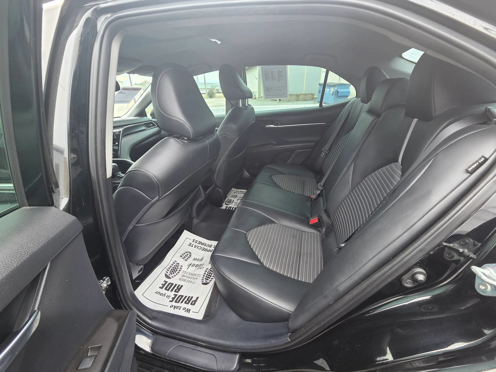 Used 2022 Toyota Camry SE FWD image 8