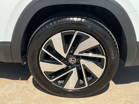 Used 2025 Volkswagen Atlas SE image 10