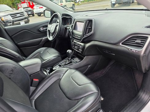 Used 2019 Jeep Cherokee Latitude Plus image 23