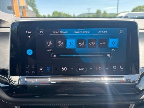 Used 2024 Volkswagen Atlas Cross Sport SE AWD/4WD image 19