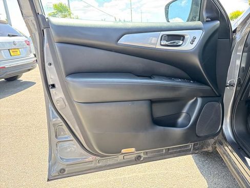 Used 2019 Nissan Pathfinder SL AWD/4WD image 16