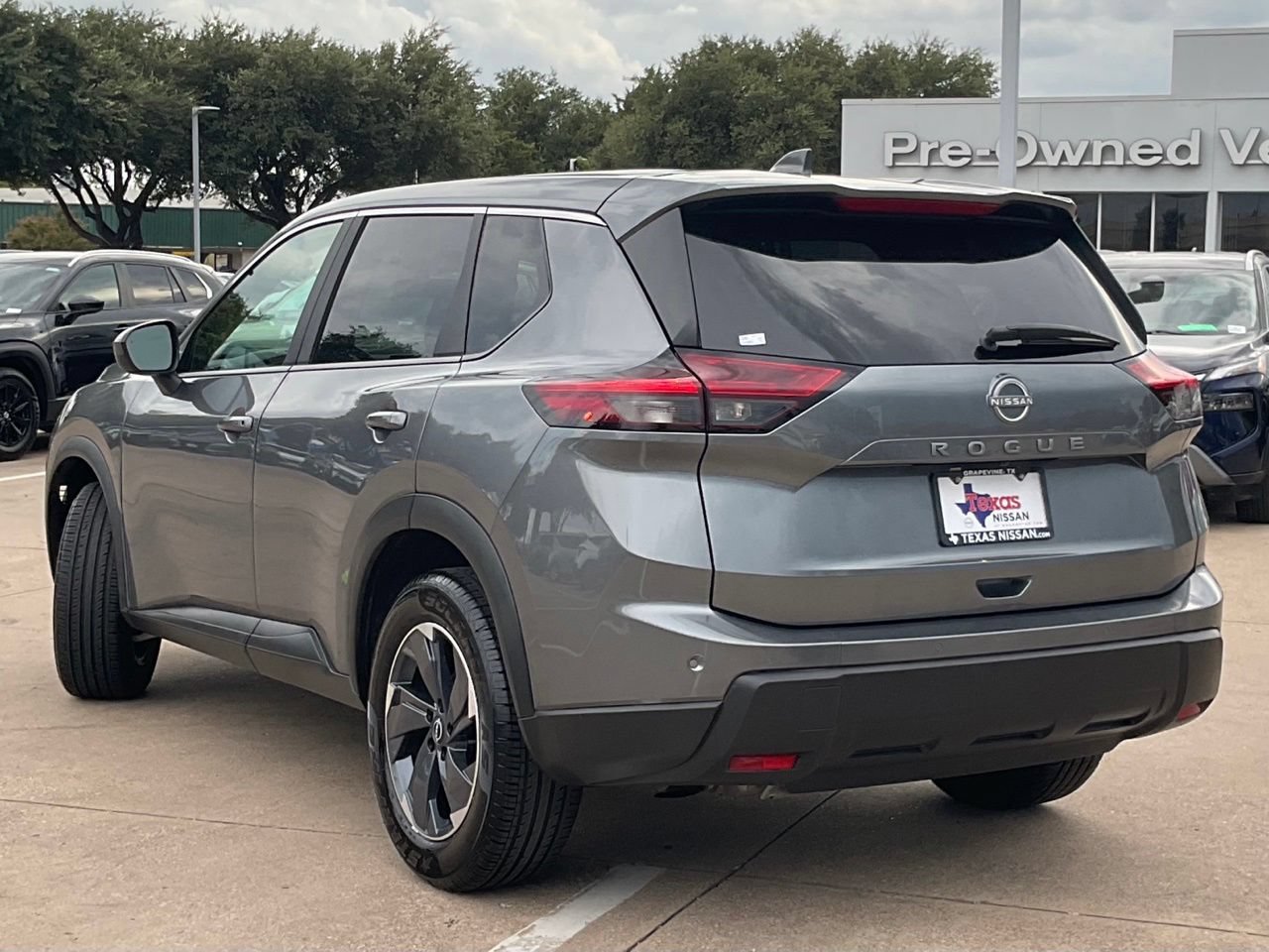 Used 2025 Nissan Rogue SV FWD image 6