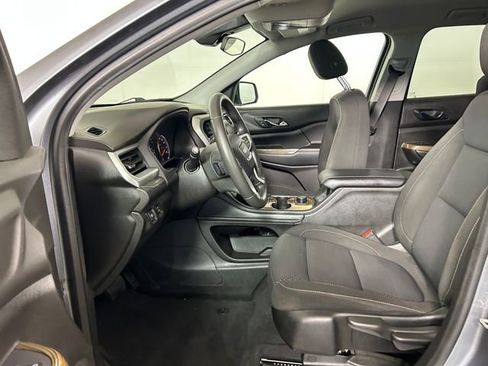 Used 2022 GMC Acadia SLE image 12