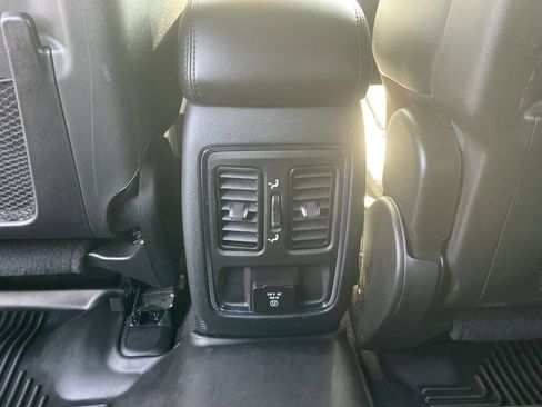 Used 2022 Jeep Grand Cherokee Laredo X image 26