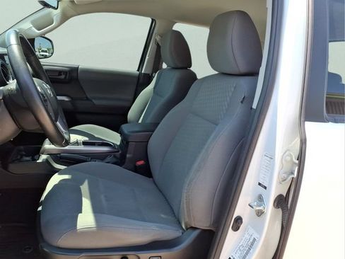 Used 2021 Toyota Tacoma SR5 AWD/4WD image 12