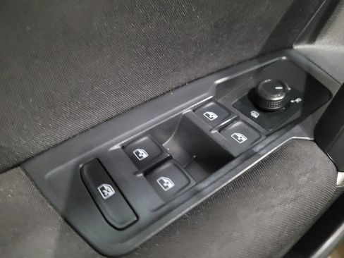 Used 2020 Volkswagen Tiguan S image 27