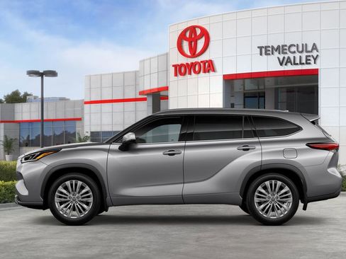 New 2025 Toyota Highlander Platinum image 8