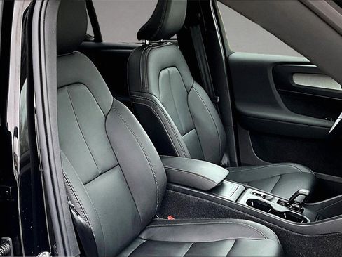 Certified 2026 Volvo XC40 B5 Core w/ Climate Package image 29