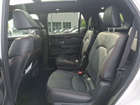 Used 2024 Honda Pilot TrailSport image 10