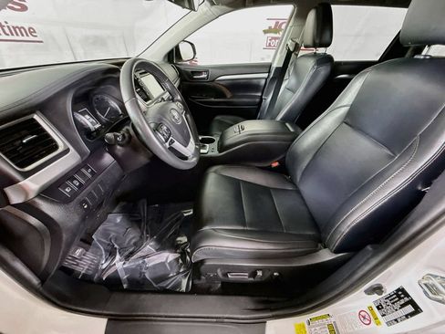 Certified 2019 Toyota Highlander XLE AWD/4WD image 27