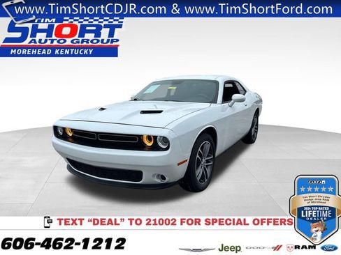 Used 2019 Dodge Challenger SXT image 1