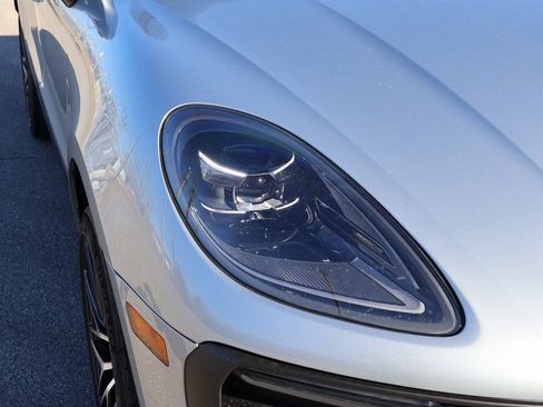 Certified 2026 Porsche Macan Turbo AWD/4WD image 14