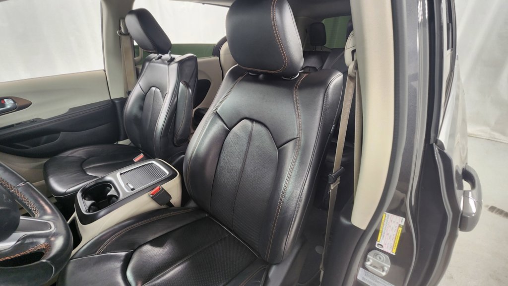 Used 2017 Chrysler Pacifica Touring-L Plus FWD image 10