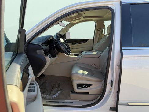 Used 2020 Cadillac Escalade Premium Luxury image 17