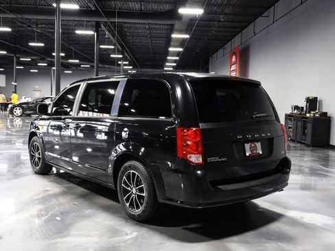 Used 2018 Dodge Grand Caravan SE FWD image 5