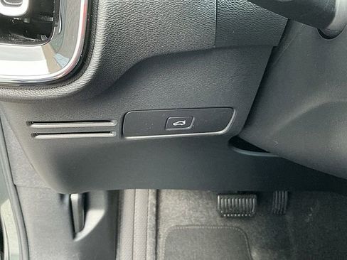 New 2026 Volvo XC40 B5 Core w/ Climate Package image 17