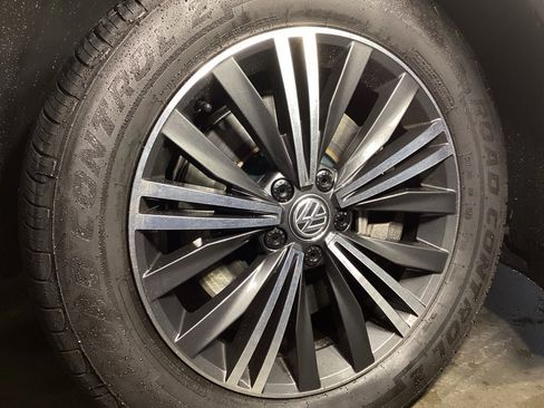 Used 2018 Volkswagen Tiguan SEL image 14