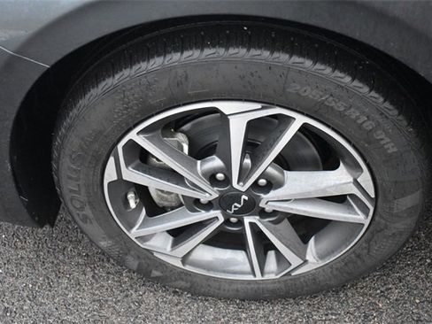 Used 2022 Kia Forte LXS w/ LXS Technology Package image 12